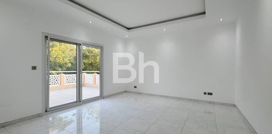 Villa in Dubai 4 bedrooms, 311 sq.m. № 22271