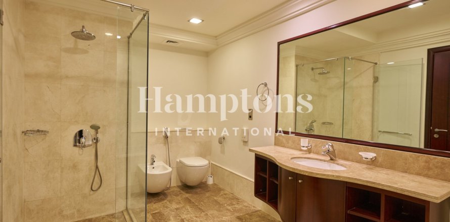 Apartment in FIVE Palm Jumeirah, Palm Jumeirah, Dubai 2 bedrooms, 163.231 sq.m. № 16422