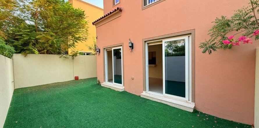 Вилла в Дубае, 4 спальни, 230м², № 58905