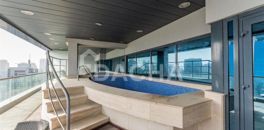 Penthouse in Jumeirah Lake Towers, Dubai 5 bedrooms, 573 sq.m. № 6935