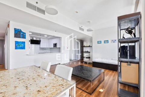 Appartement à Golf Towers, The Views, Dubai, 2 chambres, 131 m², № 85548 - photo 5