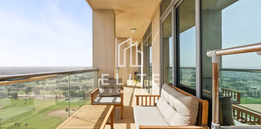 Appartement à Golf Towers, The Views, Dubai, 2 chambres, 131 m², № 85548