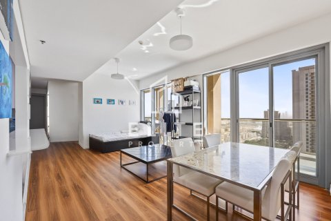 Appartement à Golf Towers, The Views, Dubai, 2 chambres, 131 m², № 85548 - photo 4