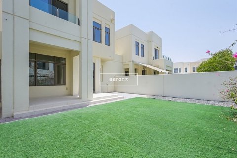 Villa en Dubai, 3 dormitorios, 282.6 m², № 42759 - foto 1