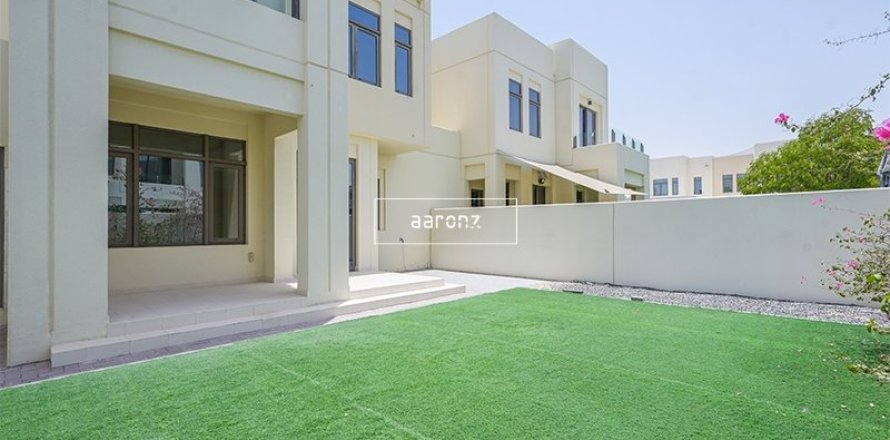 Villa en Dubai, 3 dormitorios, 282.6 m², № 42759