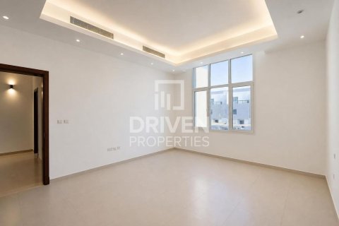 Villa in Mirdif Villas, Mirdif, Dubai 4 bedrooms, 1532.99 sq.m. № 126421 - photo 5