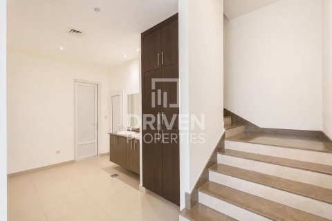 Villa in Mirdif Villas, Mirdif, Dubai 4 bedrooms, 1532.99 sq.m. № 126421 - photo 15