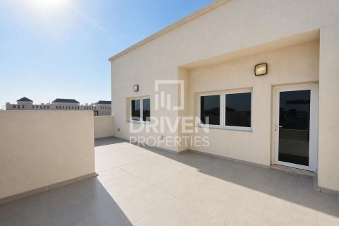 Villa in Mirdif Villas, Mirdif, Dubai 4 bedrooms, 1532.99 sq.m. № 126421 - photo 22