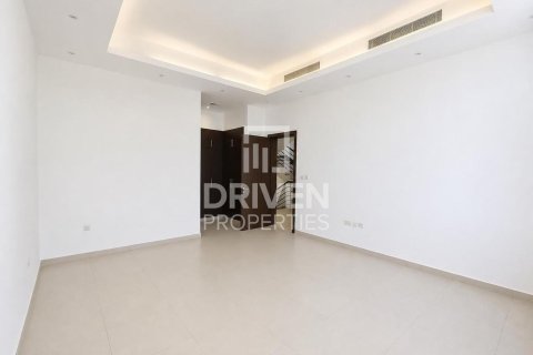 Villa in Mirdif Villas, Mirdif, Dubai 4 bedrooms, 1532.99 sq.m. № 126421 - photo 6