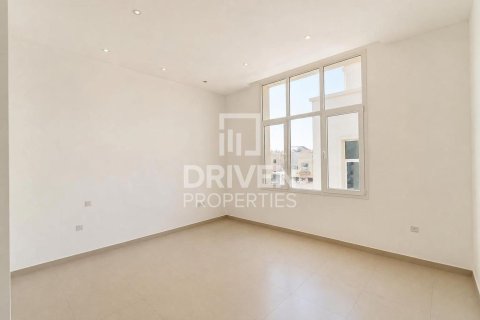 Villa in Mirdif Villas, Mirdif, Dubai 4 bedrooms, 1532.99 sq.m. № 126421 - photo 8