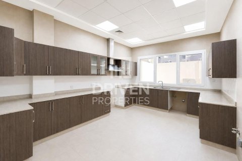 Villa in Mirdif Villas, Mirdif, Dubai 4 bedrooms, 1532.99 sq.m. № 126421 - photo 16