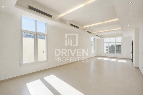 Villa in Mirdif Villas, Mirdif, Dubai 4 bedrooms, 1532.99 sq.m. № 126421