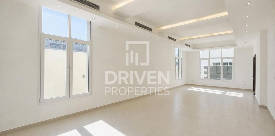 Villa in Mirdif Villas, Mirdif, Dubai 4 bedrooms, 1532.99 sq.m. № 126421