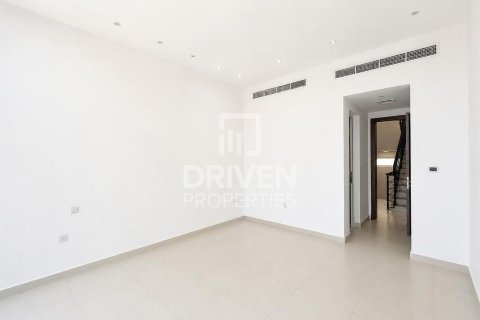 Villa in Mirdif Villas, Mirdif, Dubai 4 bedrooms, 1532.99 sq.m. № 126421 - photo 12