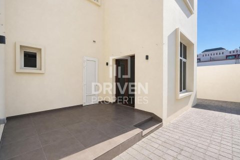 Villa in Mirdif Villas, Mirdif, Dubai 4 bedrooms, 1532.99 sq.m. № 126421 - photo 23