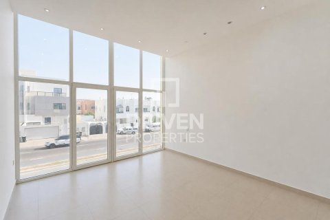 Villa in Mirdif Villas, Mirdif, Dubai 4 bedrooms, 1532.99 sq.m. № 126421 - photo 10