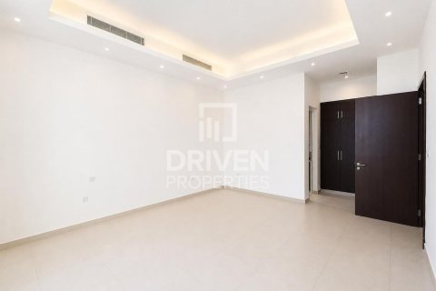 Villa in Mirdif Villas, Mirdif, Dubai 4 bedrooms, 1532.99 sq.m. № 126421 - photo 7