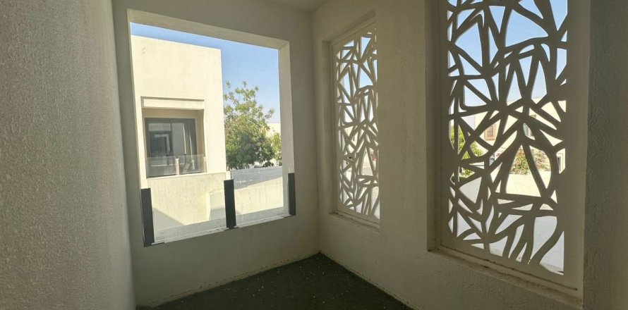 Вилла в Риме, Дубай, 3 спальни, 233.6м², № 59123