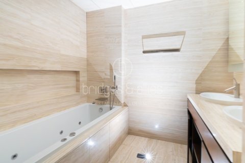 Apartment in Downtown Dubai (Downtown Burj Dubai), Dubai 2 bedrooms, 159 sq.m. № 84454 - photo 16