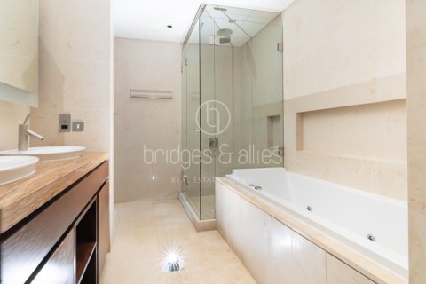 Apartment in Downtown Dubai (Downtown Burj Dubai), Dubai 2 bedrooms, 159 sq.m. № 84454 - photo 17