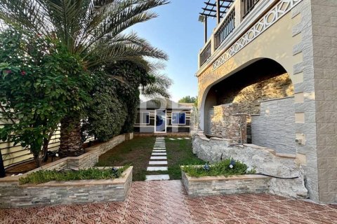 Villa en The Villa, Dubai, 4 dormitorios, 561 m², № 22202 - foto 1