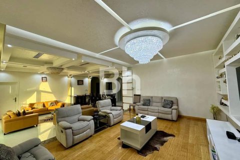 Villa en The Villa, Dubai, 4 dormitorios, 561 m², № 22202 - foto 8