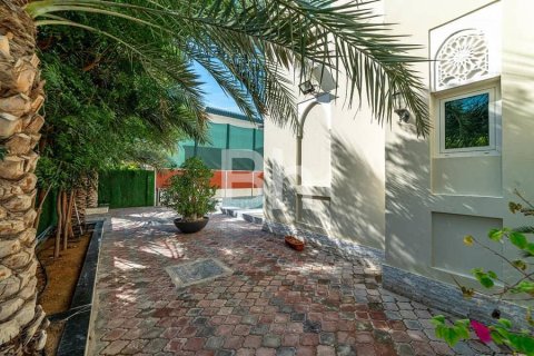 Снять в аренду виллу в Al Furjan, Дубай: 4 спальни, 600м², № 22201 - фото 20