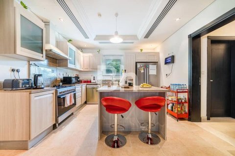 Снять в аренду виллу в Al Furjan, Дубай: 4 спальни, 600м², № 22201 - фото 7