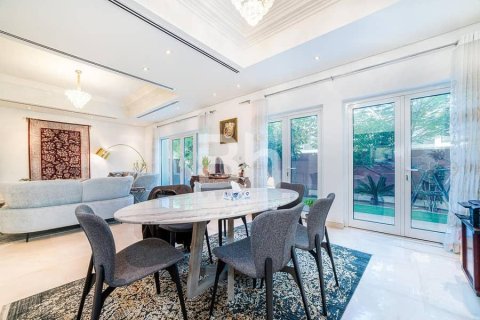 Снять в аренду виллу в Al Furjan, Дубай: 4 спальни, 600м², № 22201 - фото 3