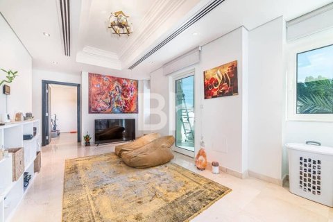 Снять в аренду виллу в Al Furjan, Дубай: 4 спальни, 600м², № 22201 - фото 13