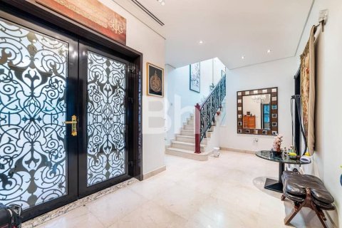 Снять в аренду виллу в Al Furjan, Дубай: 4 спальни, 600м², № 22201 - фото 1