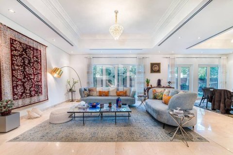 Снять в аренду виллу в Al Furjan, Дубай: 4 спальни, 600м², № 22201 - фото 6
