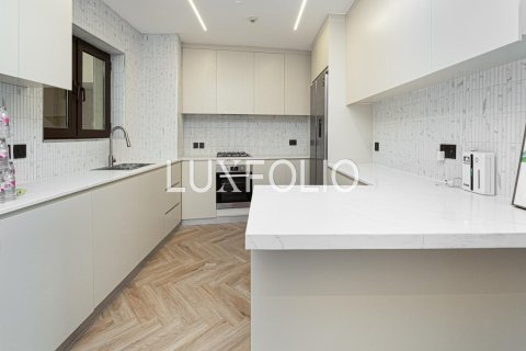 Apartment in Downtown Dubai (Downtown Burj Dubai), Dubai 2 bedrooms, 205 sq.m. № 45755 - photo 4
