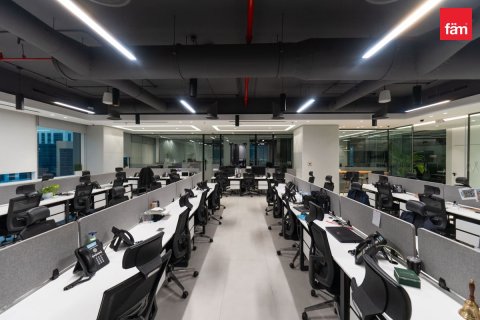 Oficina en Business Bay, Dubai, 561.9 m², № 13145 - foto 18