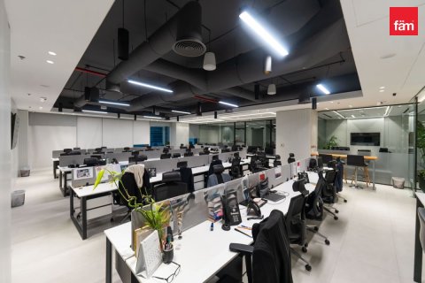 Oficina en Business Bay, Dubai, 561.9 m², № 13145 - foto 24