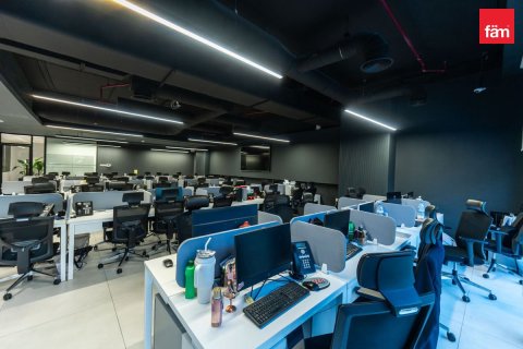Oficina en Business Bay, Dubai, 561.9 m², № 13145 - foto 16