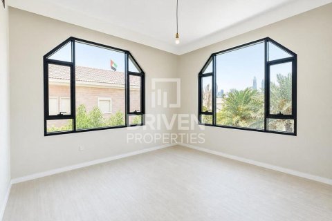 Villa in Jumeirah, Dubai 5 bedrooms, 341.6 sq.m. № 129379 - photo 23