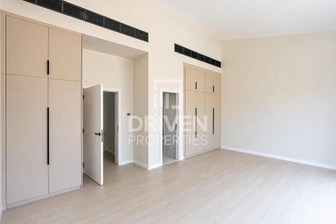 Villa in Jumeirah, Dubai 5 bedrooms, 341.6 sq.m. № 129379 - photo 15