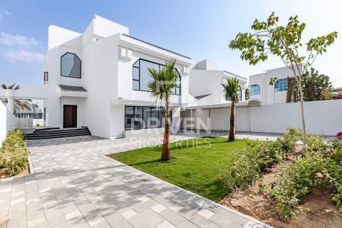 Villa in Jumeirah, Dubai 5 bedrooms, 341.6 sq.m. № 129379 - photo 3