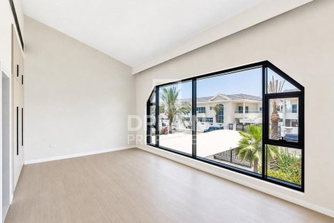 Villa in Jumeirah, Dubai 5 bedrooms, 341.6 sq.m. № 129379 - photo 22