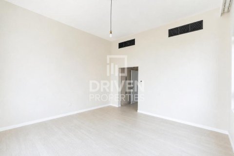 Villa in Jumeirah, Dubai 5 bedrooms, 341.6 sq.m. № 129379 - photo 19