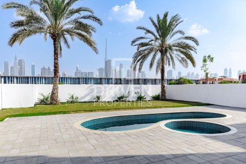 Villa in Jumeirah, Dubai 5 bedrooms, 341.6 sq.m. № 129379 - photo 13