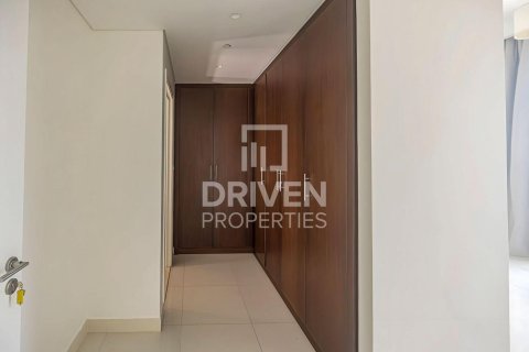 Appartement à BLVD Crescent, Downtown Dubai (Downtown Burj Dubai), Dubai, 2 chambres, 131.09 m², № 129387 - photo 4