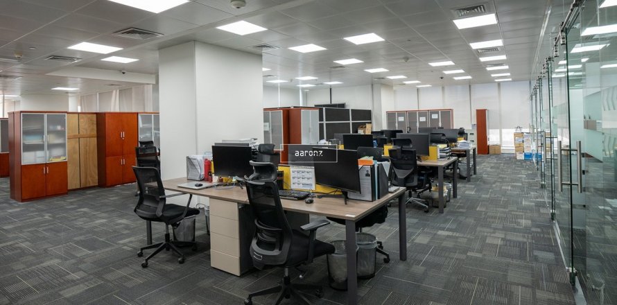 Bureau à Business Bay, Dubai, 563.7 m², № 50234