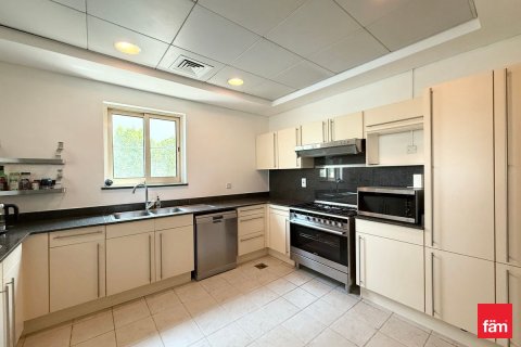 Villa in Jumeirah Islands, Dubai 4 bedrooms, 989.1 sq.m. № 40943 - photo 10