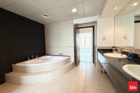 Villa in Jumeirah Islands, Dubai 4 bedrooms, 989.1 sq.m. № 40943 - photo 15
