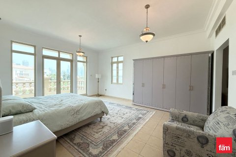 Villa in Jumeirah Islands, Dubai 4 bedrooms, 989.1 sq.m. № 40943 - photo 13
