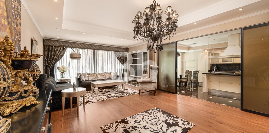 Apartment in Emirates Crown, Dubai Marina, Dubai 3 bedrooms, 360.67 sq.m. № 142165