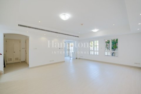 Снять в аренду таунхаус в The Lakes, Дубай: 3 спальни, 211.63303400м², № 12780 - фото 1