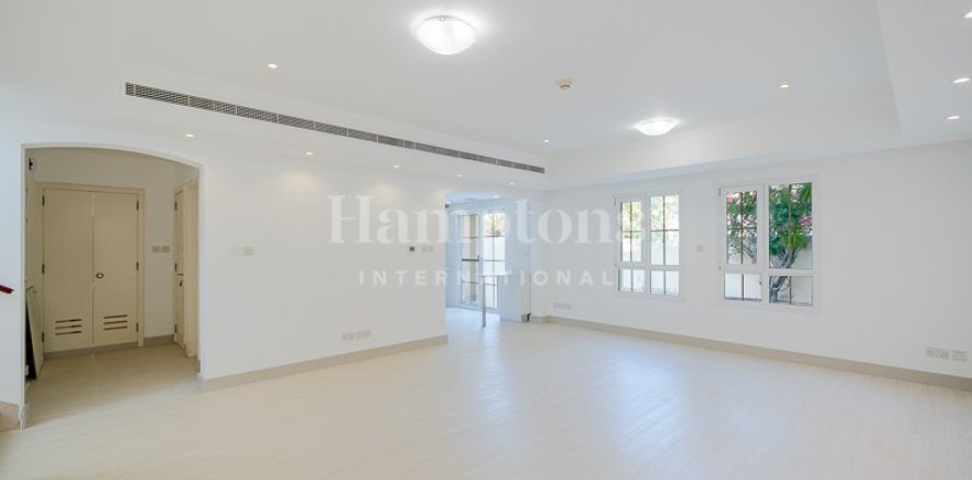 Таунхаус в The Lakes, Дубай, 3 спальни, 211.633м², № 12780